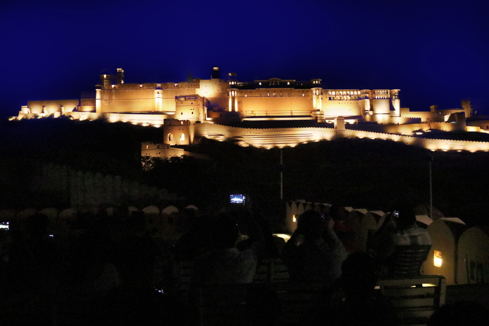Image showing how majestic Amer Fort looks during Light and Sound Show.
