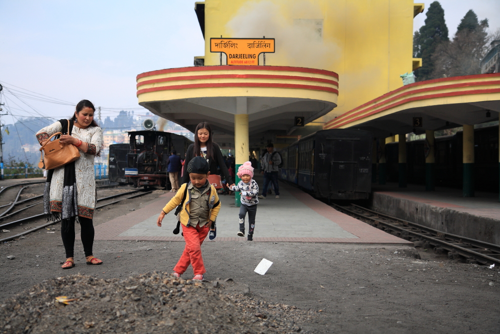 Children playing nside Darjeeling station.