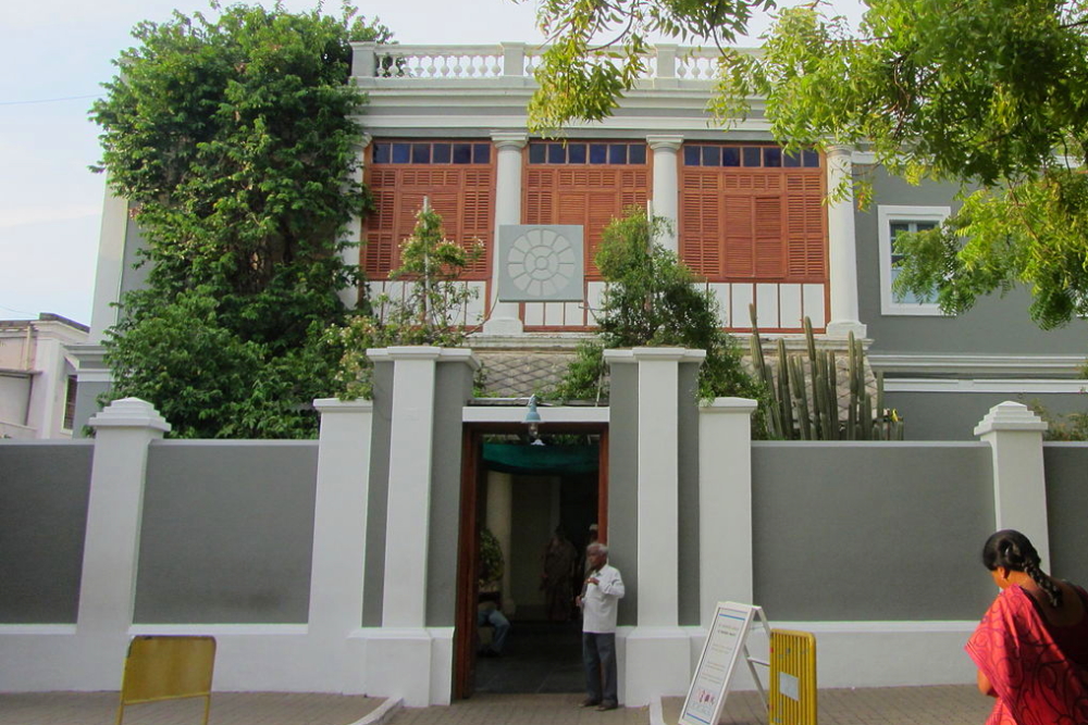 Aurobindo Ashram in the White Town was the residence of Sri Aurobindo. He was also laid to rest inside the premises of the house. 