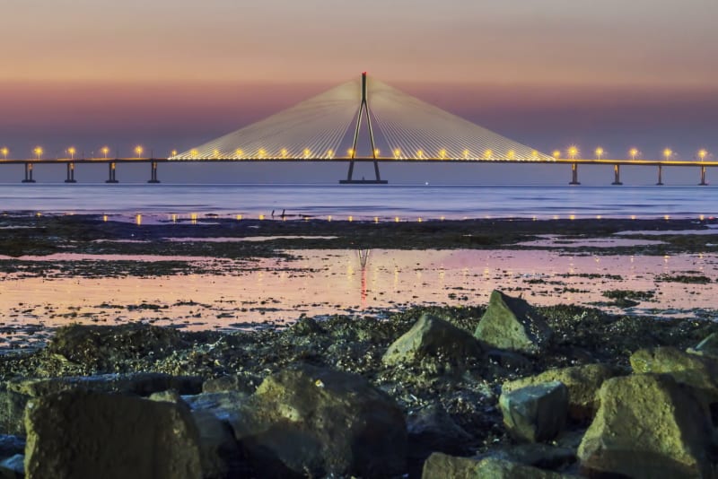 Mumbai has it all. Apart from being the economic capital of India, this bustling metro city has some of the most visited tourist points in India. And of course, Bollywood is the crown of Mumbai.