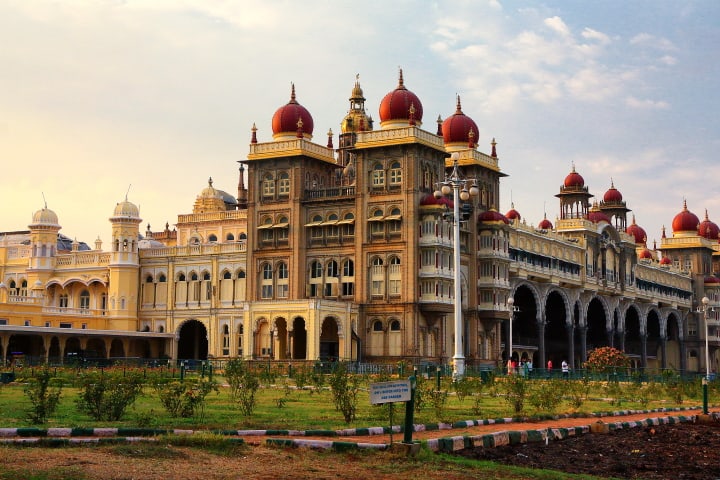 Mysore is the soil of Wadeyar kings. The architecture and the grandeur of Mysore palace always awes its visitors.
